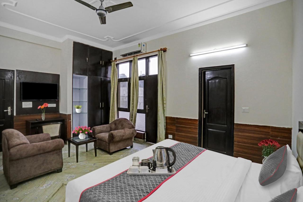 Townhouse The Premier View Near Iskcon Temple Noida Otel Dış mekan fotoğraf