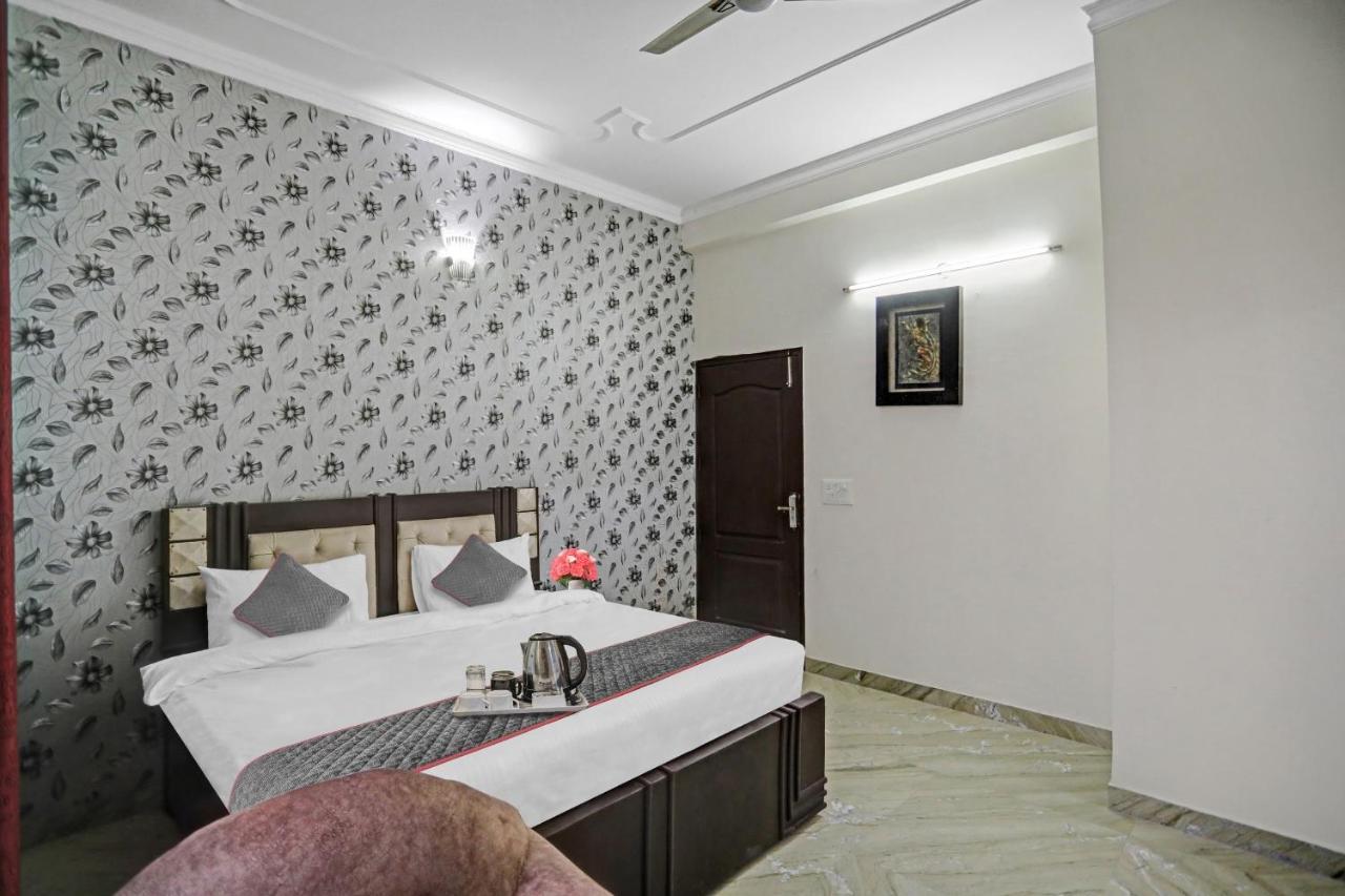 Townhouse The Premier View Near Iskcon Temple Noida Otel Dış mekan fotoğraf