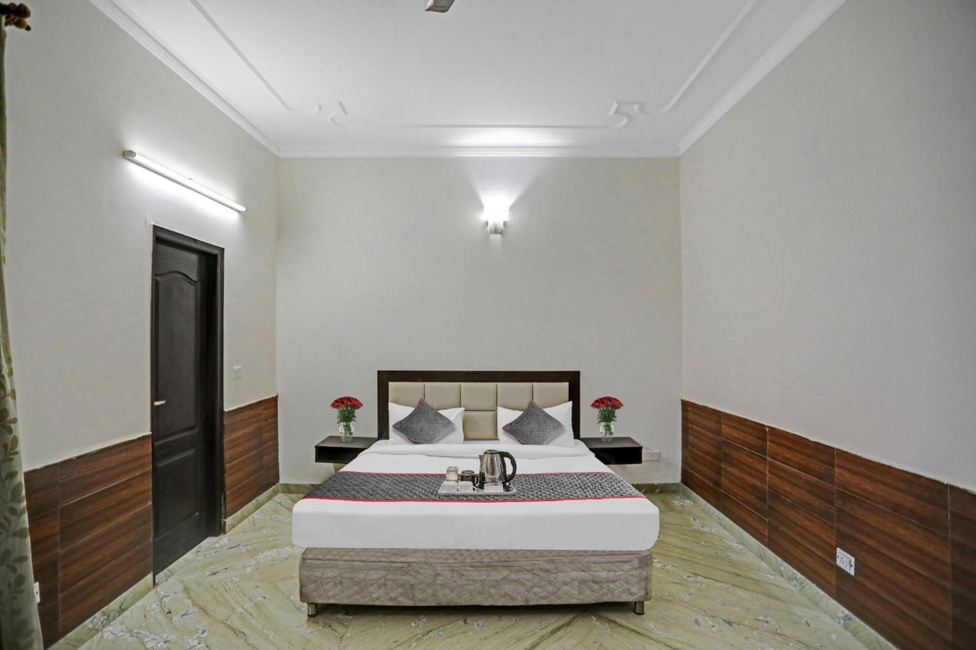Townhouse The Premier View Near Iskcon Temple Noida Otel Dış mekan fotoğraf