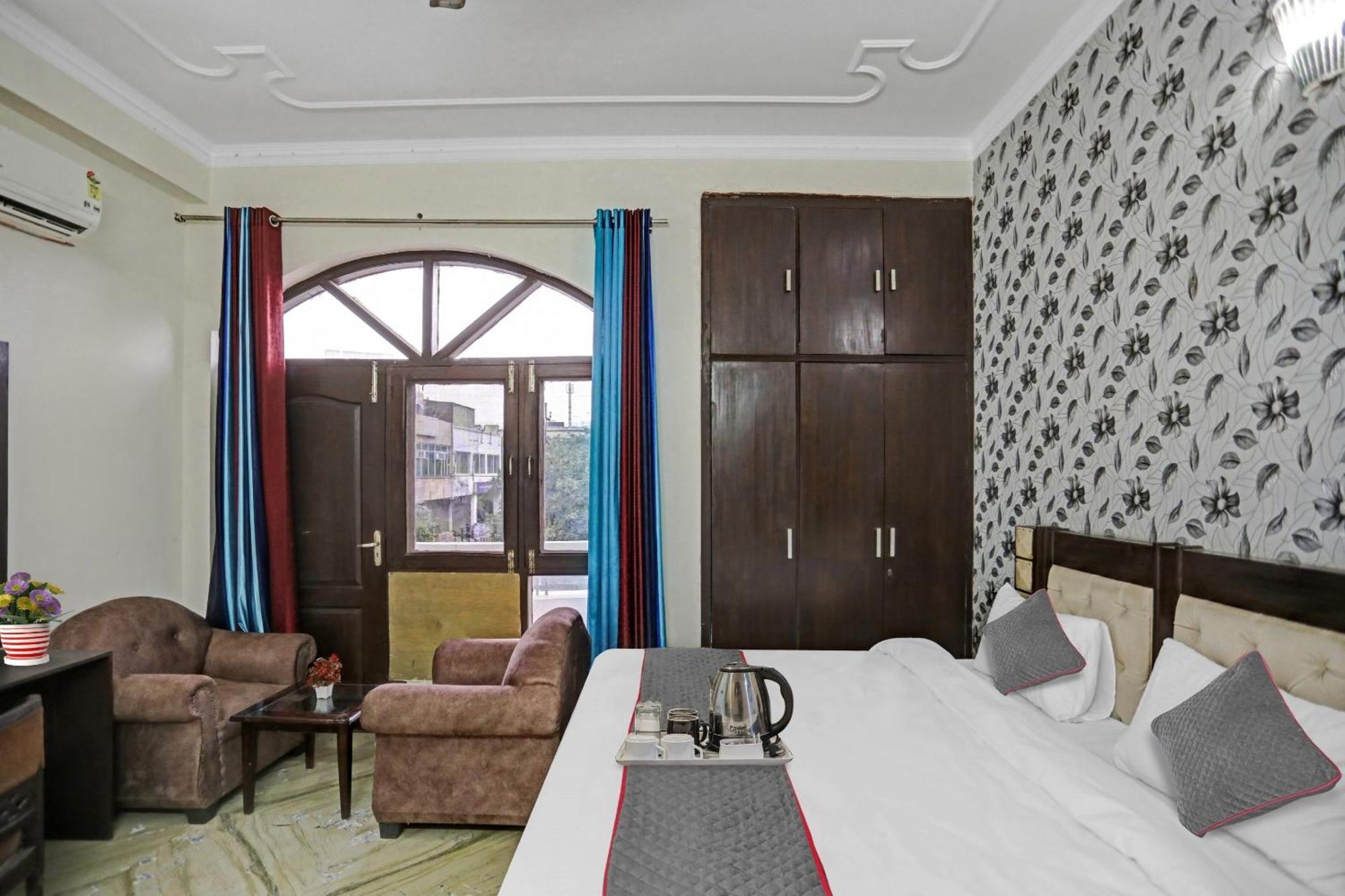 Townhouse The Premier View Near Iskcon Temple Noida Otel Dış mekan fotoğraf
