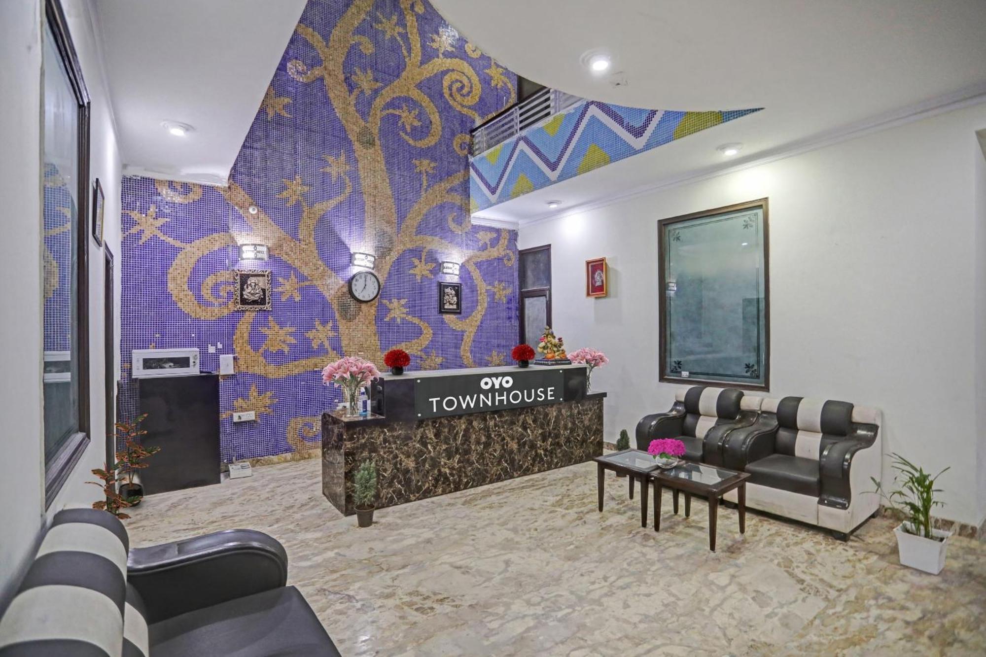 Townhouse The Premier View Near Iskcon Temple Noida Otel Dış mekan fotoğraf