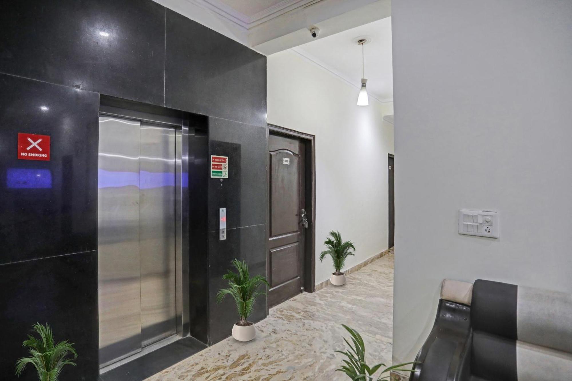 Townhouse The Premier View Near Iskcon Temple Noida Otel Dış mekan fotoğraf