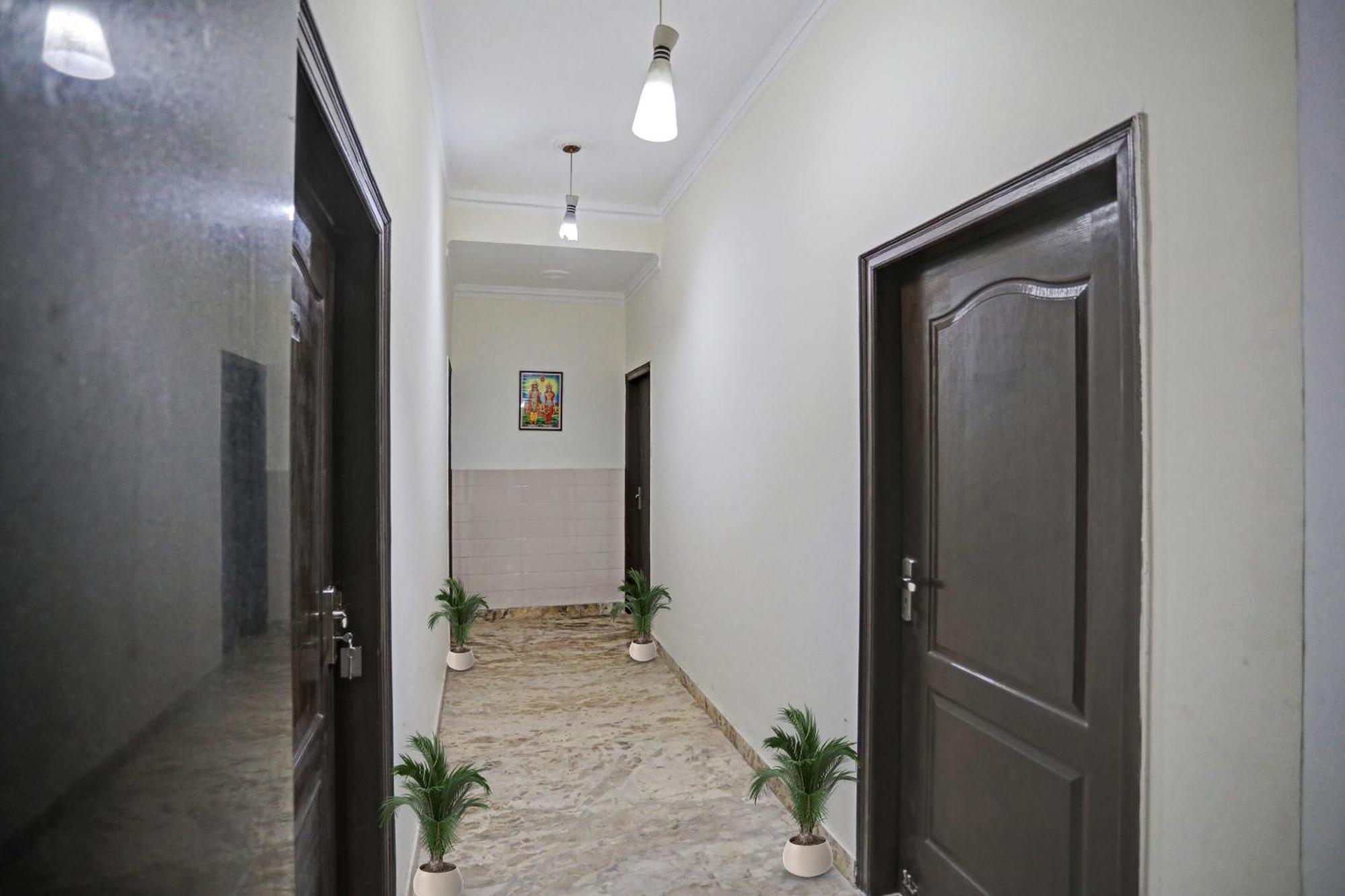 Townhouse The Premier View Near Iskcon Temple Noida Otel Dış mekan fotoğraf
