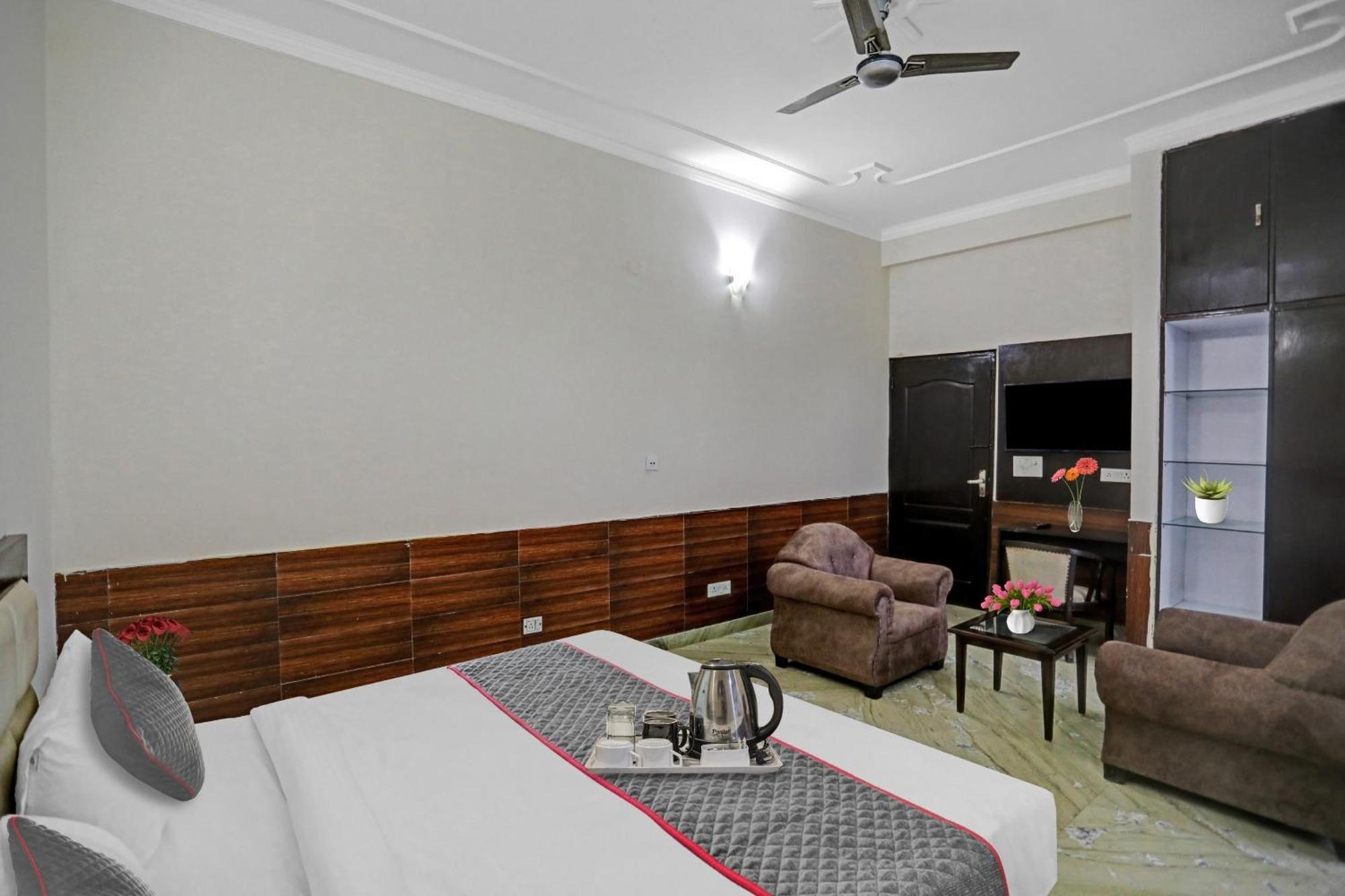 Townhouse The Premier View Near Iskcon Temple Noida Otel Dış mekan fotoğraf