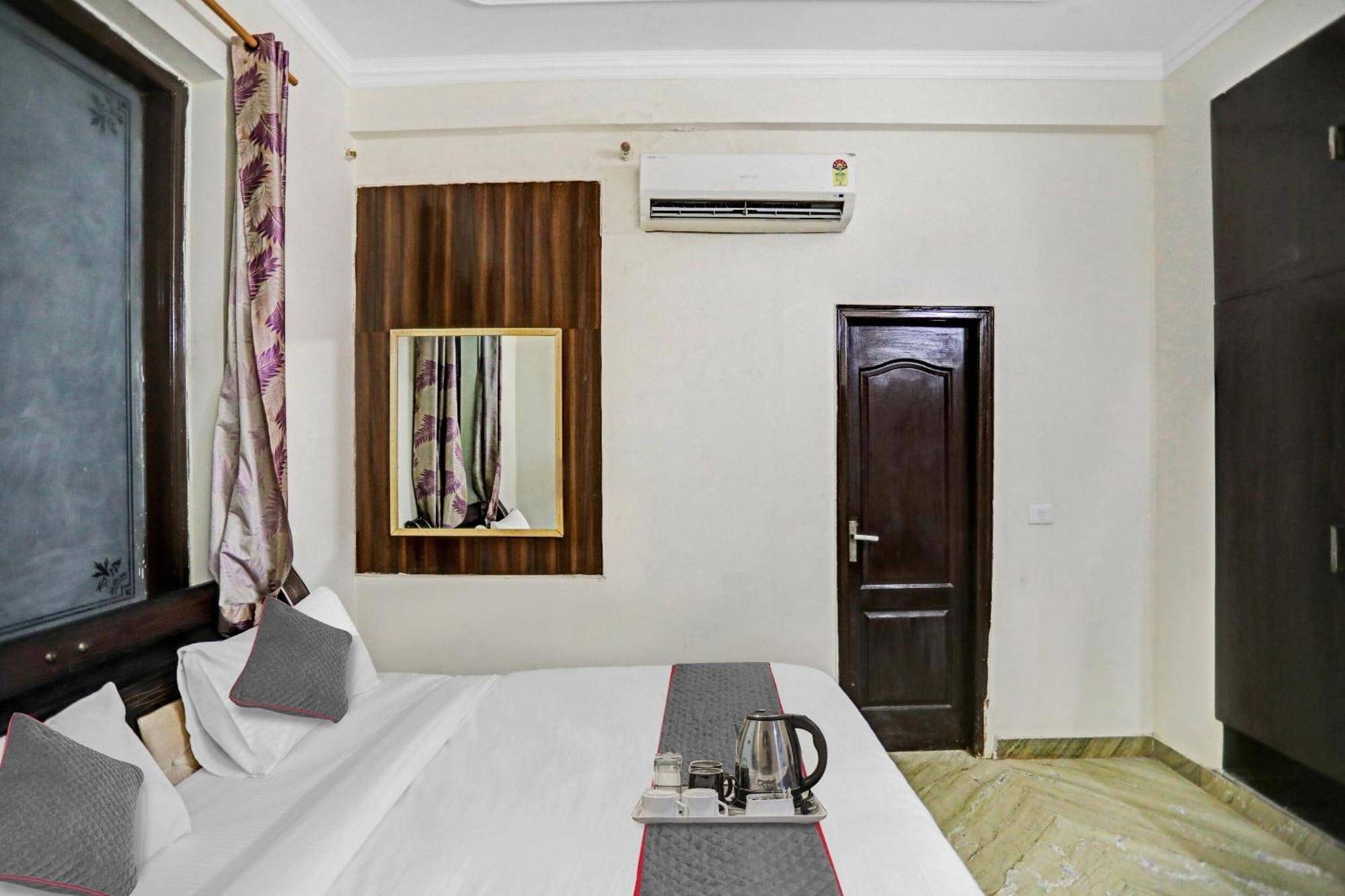 Townhouse The Premier View Near Iskcon Temple Noida Otel Dış mekan fotoğraf